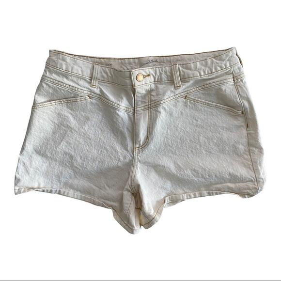 Universal Thread Cream Vintage Midi Denim Shorts Size 14 - Picture 1 of 6